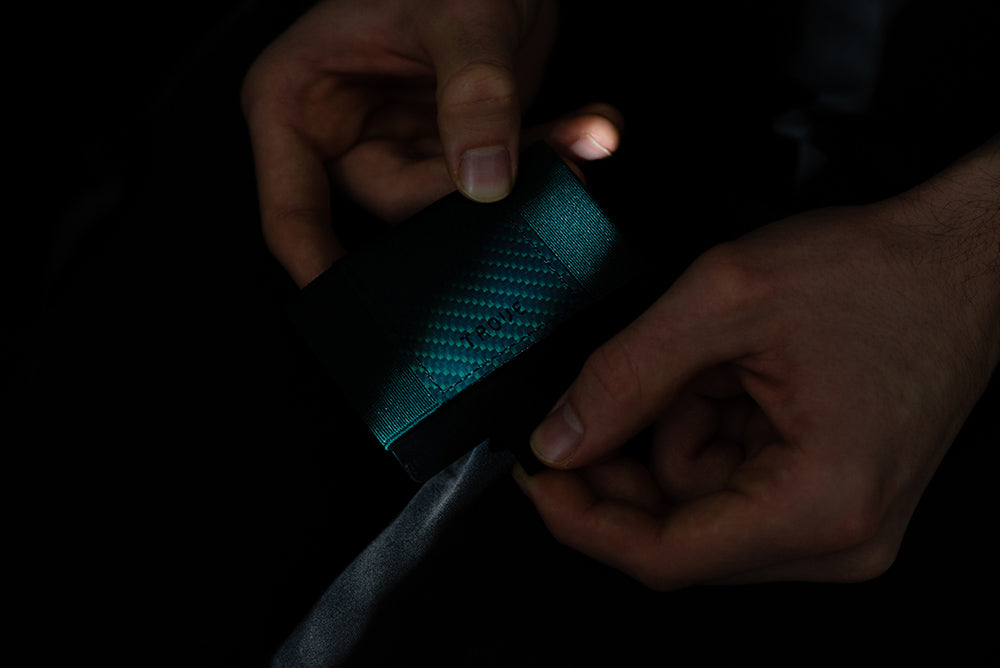 Trove Green Carbon Fibre Swift Wallet Vegan Wallet UK TROVE.CC